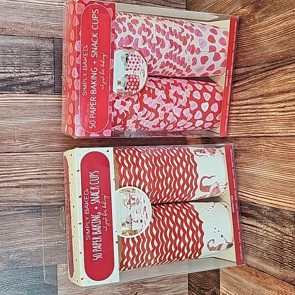 VALENTINE'S BAKING AND SNACK CUPS. - Picture 1 of 5